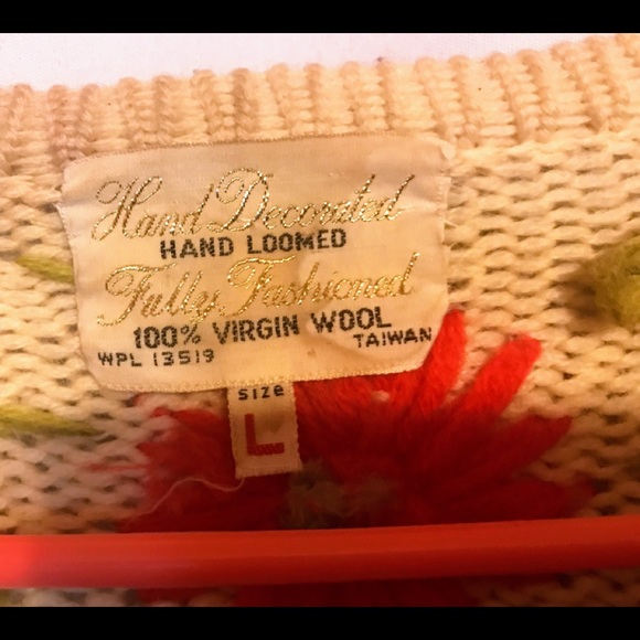 Vintage handcrafted embroidery embellished cardigan! 100% Wool - Picture 2 of 5